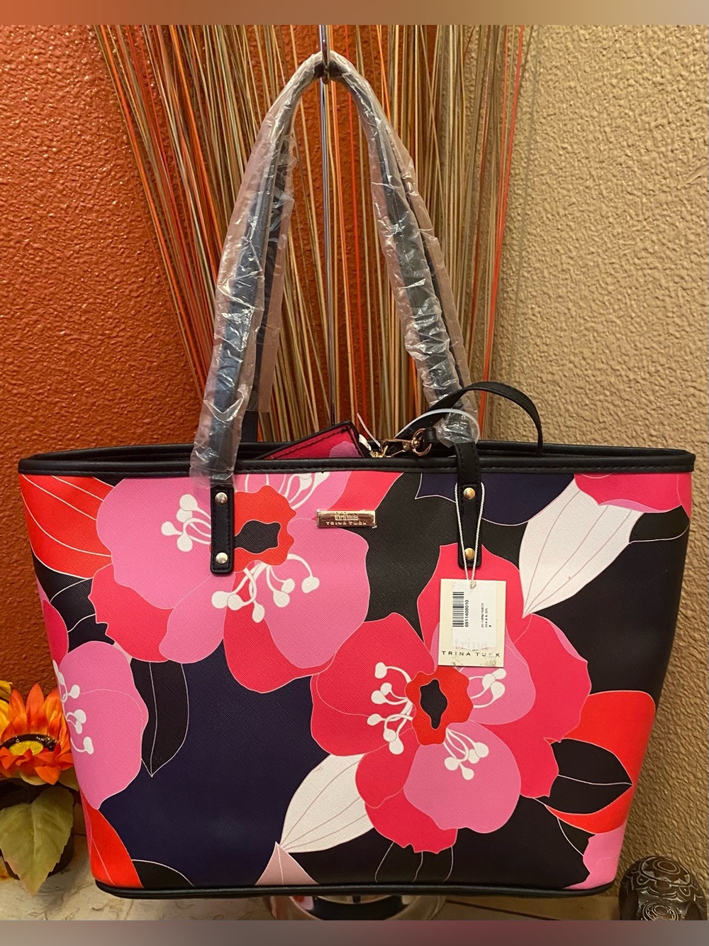 Trina Turk - NEW - Red, Navy and Pink Floral Tote Bag with matching wristlet - Picture 2 of 16